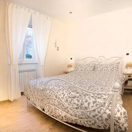 Quiet Boutique Garage Nearby - Le Bicocche Di Joyce -