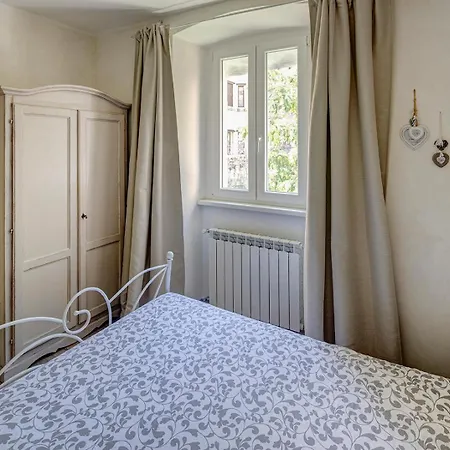 Quiet Boutique Garage Nearby - Le Bicocche Di Joyce - דירה *