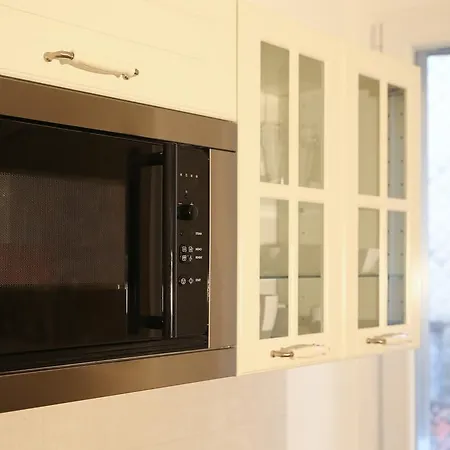 Quiet Boutique Garage Nearby - Le Bicocche Di Joyce - טריאסטה